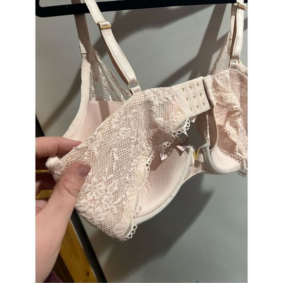 Victoria’s Secret Plunge Lace Bra Woman’s Size 38DD - Picture 8 of 11